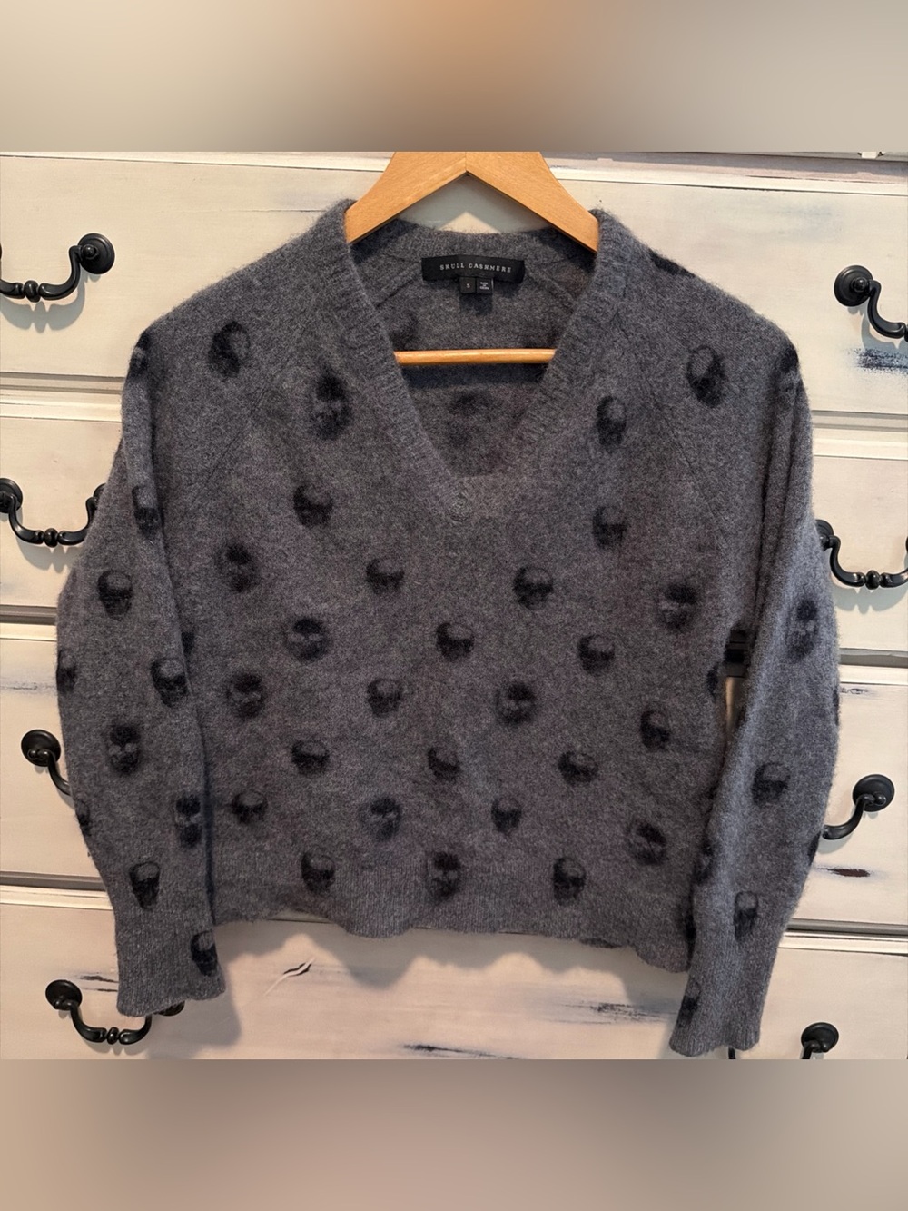 Skull Cashmere Dark Gray Skull Thick Cashmere V Neck Cropped Sweater Small Soft